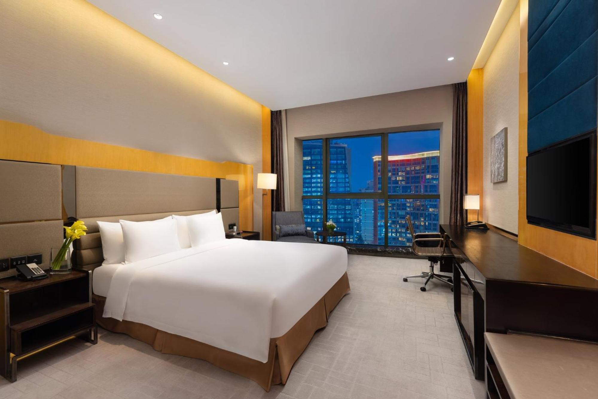 Crowne Plaza Lido By Ihg Hotel 5*